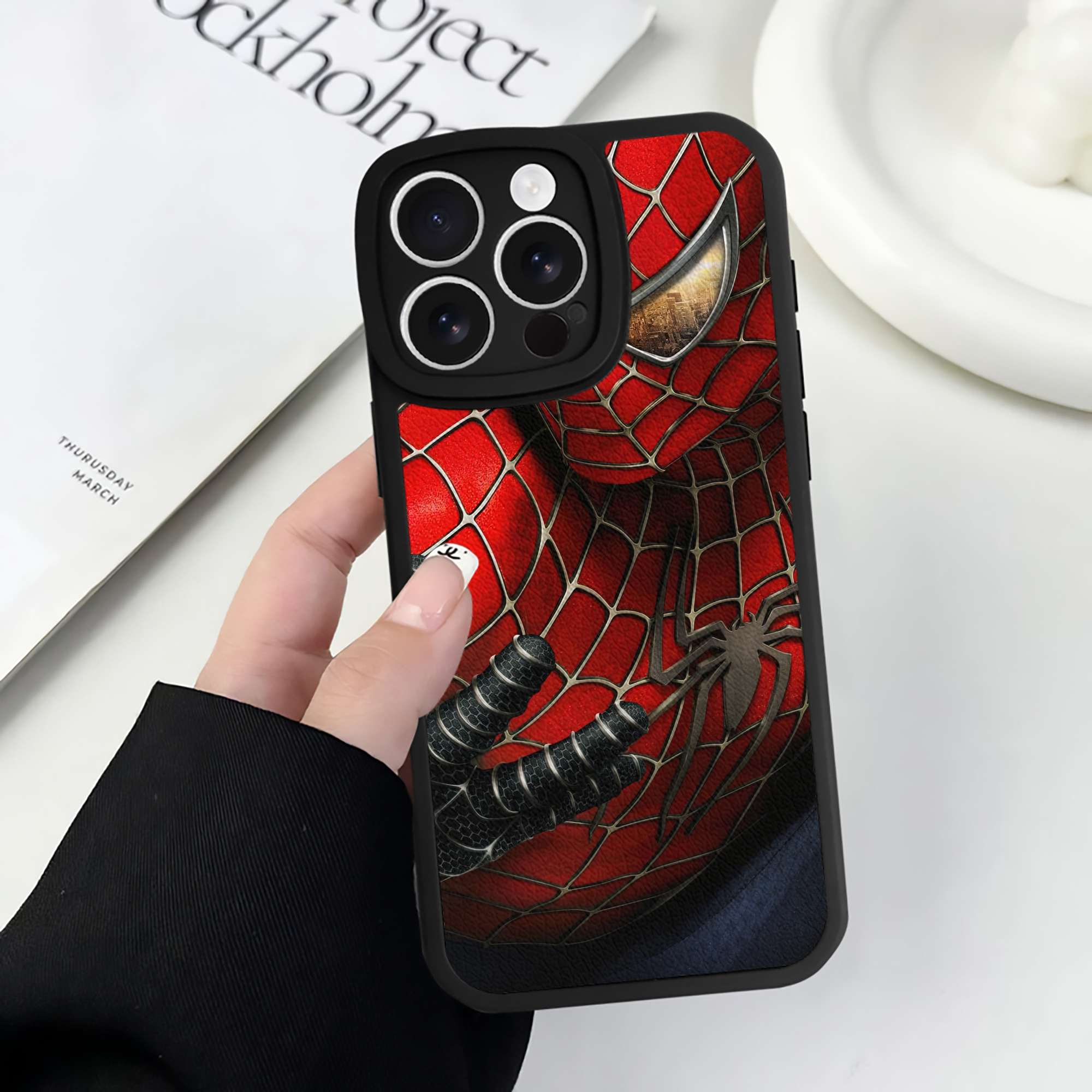 Spider Man スパイダーマン 【iPhone 16シリーズ対応】シリコンスマホケース（レザー調） 材質：シリコン